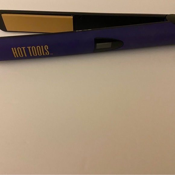 Hot Tools digital ceramicc flat iron. - Picture 1 of 5